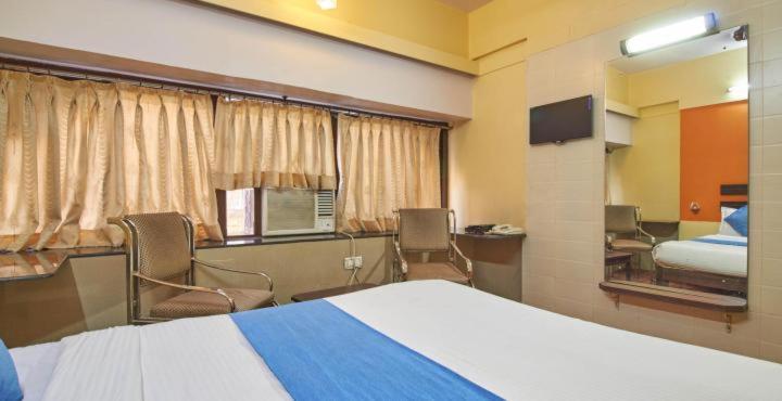 Hotel Golden Palace Pvt Ltd Mumbai Exteriör bild