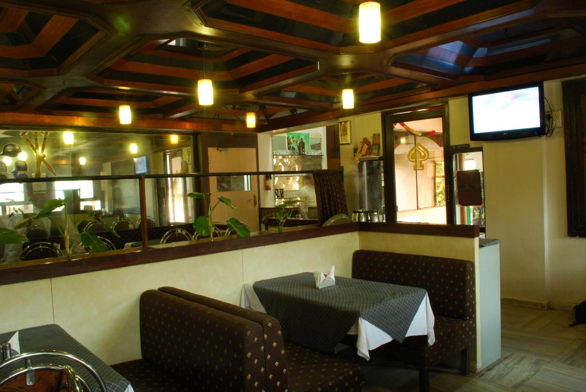 Hotel Golden Palace Pvt Ltd Mumbai Exteriör bild